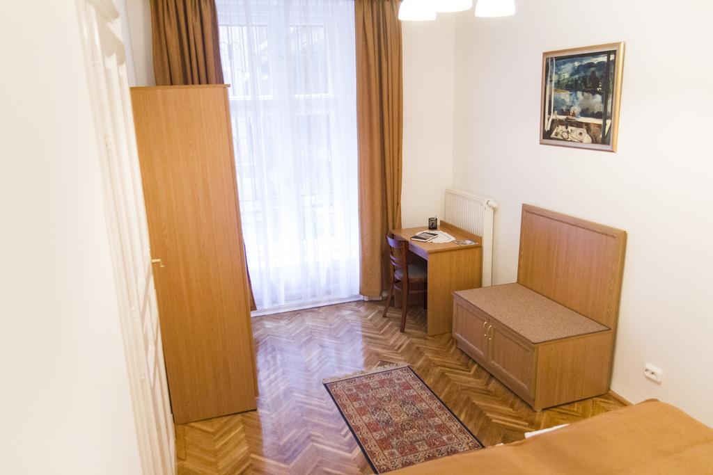 Authentic Budapest Apartment חדר תמונה